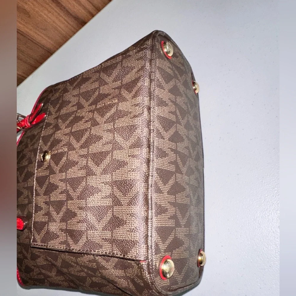 MICHAEL Michael Kors Jet Set Travel Medium
Logo Tote (EUC) - Picture 7 of 15
